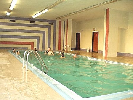 Nuda plavn v baznu Gym Leon