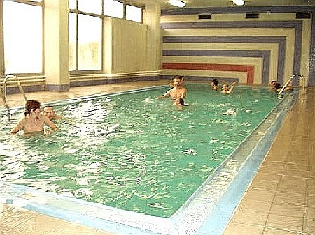 Nuda plavn v baznu Gym Leon